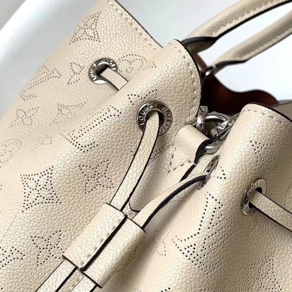 🆕️️️Louis Vuitton🆕️️️ Women's Classic
Tote Bag - Picture 7 of 9